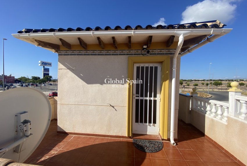 Wiederverkauf - VILLA -
LA ZENIA - Costa Blanca