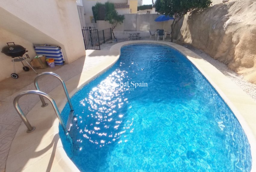Wiederverkauf - VILLA -
LA ZENIA - Costa Blanca