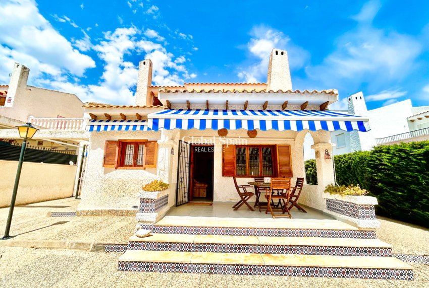 Wiederverkauf - VILLA -
LA ZENIA - Costa Blanca