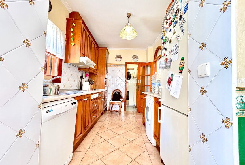Wiederverkauf - VILLA -
LA ZENIA - Costa Blanca
