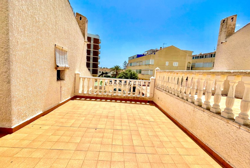 Wiederverkauf - VILLA -
LA ZENIA - Costa Blanca