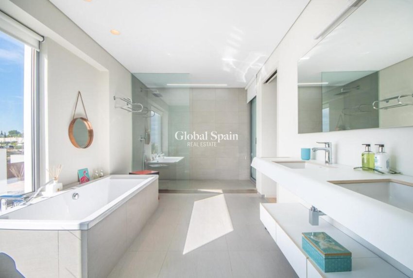 Wiederverkauf - VILLA -
LAS COLINAS GOLF RESORT - Costa Blanca