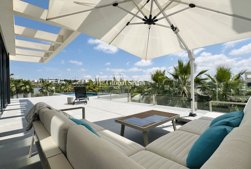 Wiederverkauf - VILLA -
LAS COLINAS GOLF RESORT - Costa Blanca