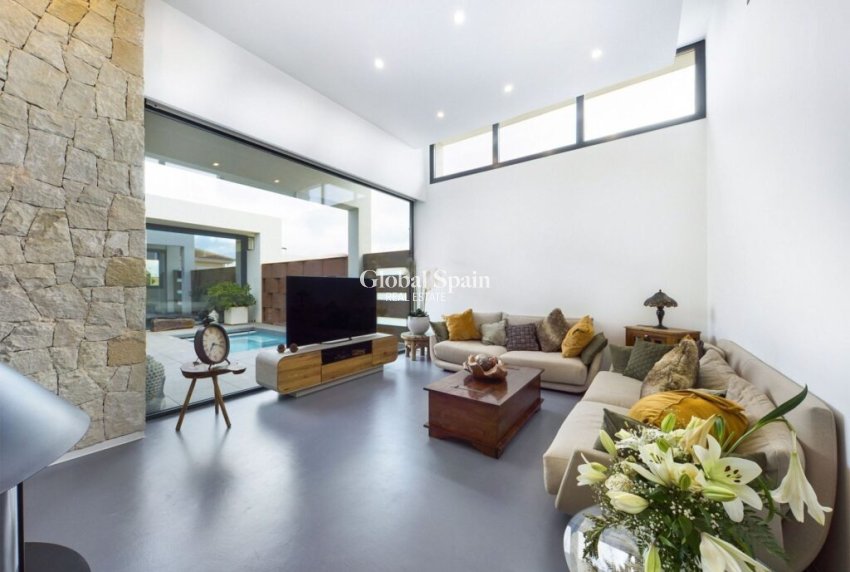 Wiederverkauf - VILLA -
LOS ALCÁZARES