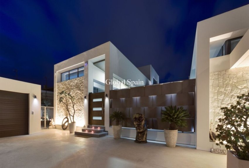 Wiederverkauf - VILLA -
LOS ALCÁZARES