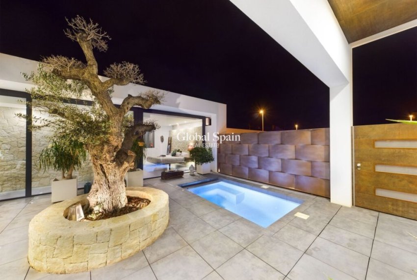 Wiederverkauf - VILLA -
LOS ALCÁZARES