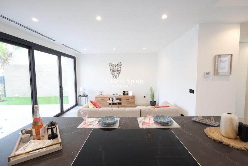 Wiederverkauf - VILLA -
LOS ALCÁZARES