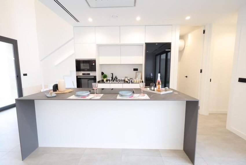 Wiederverkauf - VILLA -
LOS ALCÁZARES