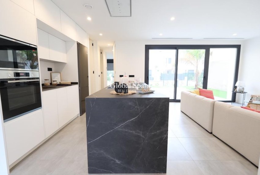 Wiederverkauf - VILLA -
LOS ALCÁZARES