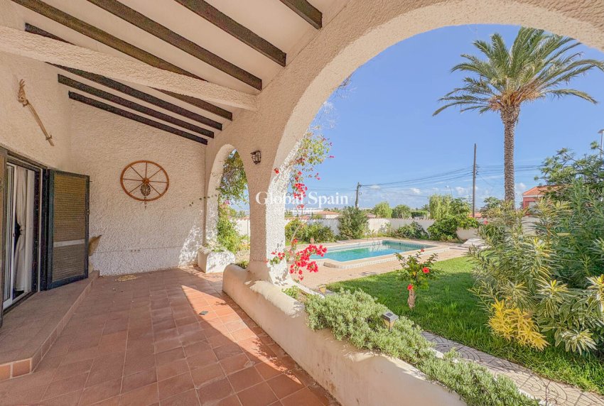 Wiederverkauf - VILLA -
LOS BALCONES - LOS ALTOS - Costa Blanca