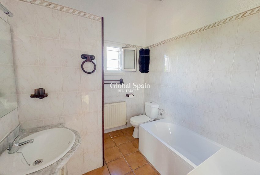 Wiederverkauf - VILLA -
LOS BALCONES - LOS ALTOS - Costa Blanca