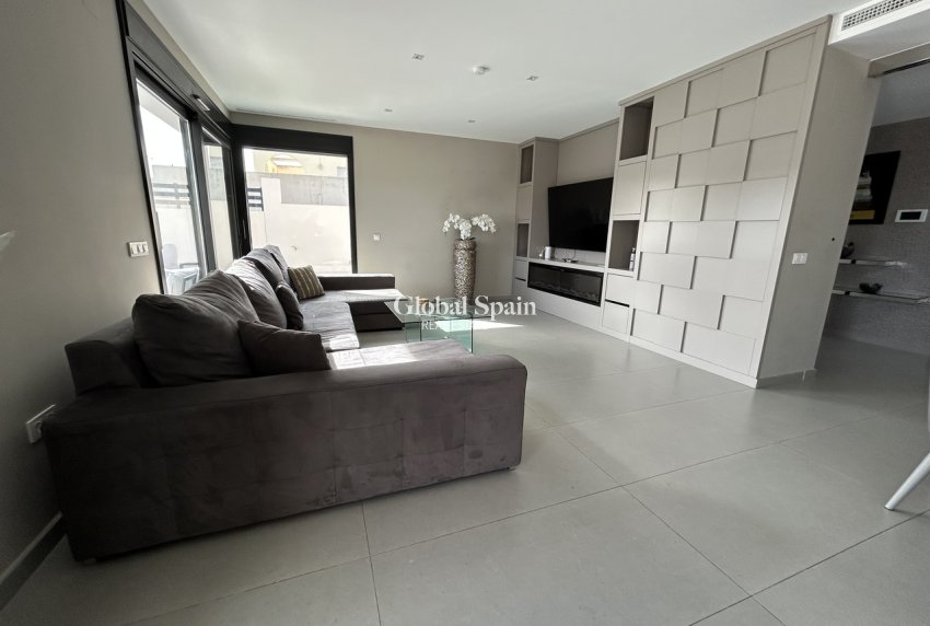 Wiederverkauf - VILLA -
LOS BALCONES - LOS ALTOS - Costa Blanca