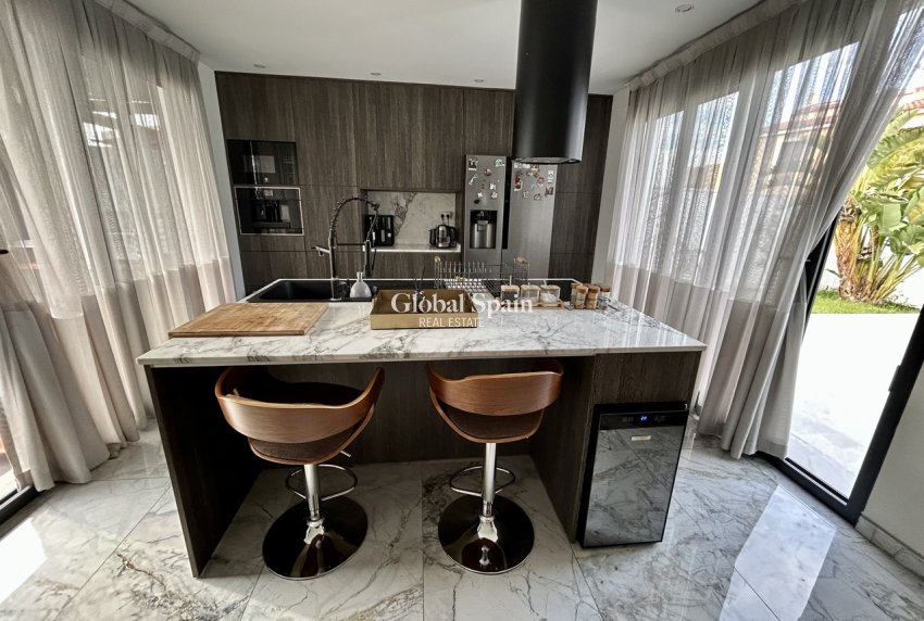 Wiederverkauf - VILLA -
LOS BALCONES - LOS ALTOS - Costa Blanca