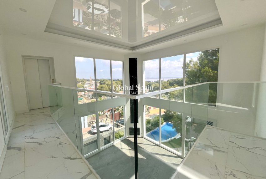 Wiederverkauf - VILLA -
LOS BALCONES - LOS ALTOS - Costa Blanca