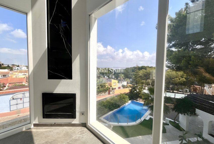Wiederverkauf - VILLA -
LOS BALCONES - LOS ALTOS - Costa Blanca