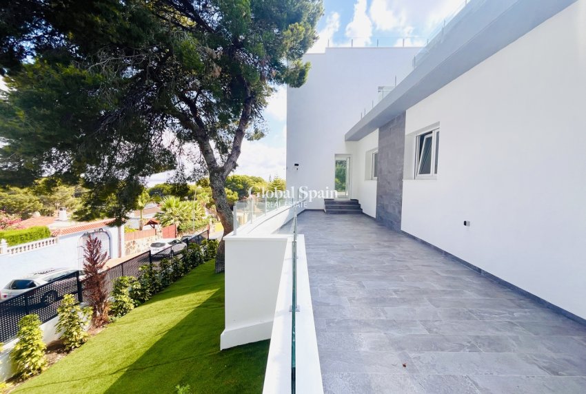 Wiederverkauf - VILLA -
LOS BALCONES - LOS ALTOS - Costa Blanca