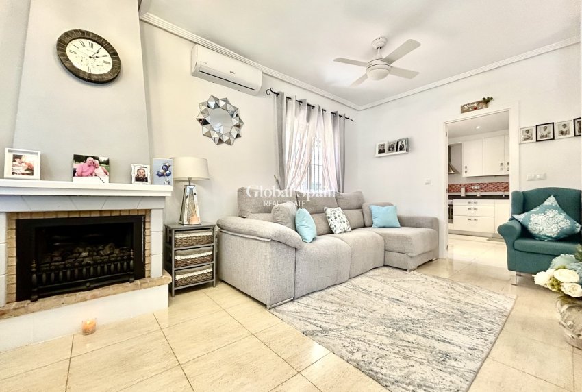 Wiederverkauf - VILLA -
LOS BALCONES - LOS ALTOS - Costa Blanca