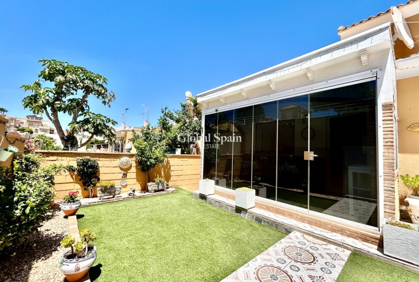 Wiederverkauf - VILLA -
LOS BALCONES - LOS ALTOS - Costa Blanca