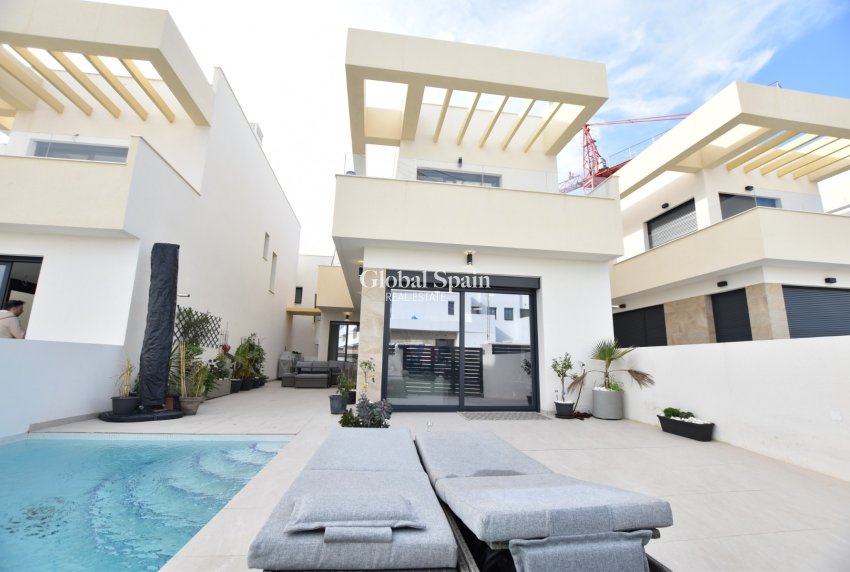 Wiederverkauf - VILLA -
LOS MONTESINOS - Costa Blanca