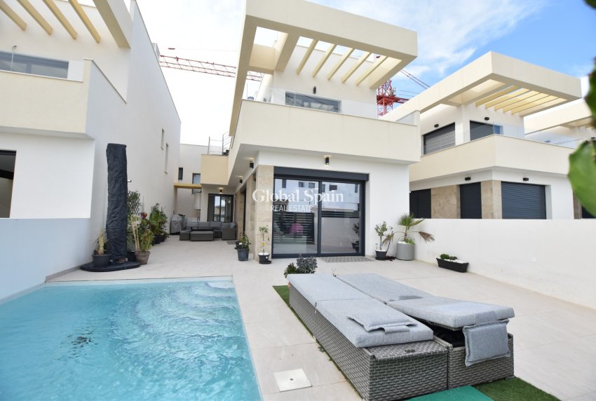 Wiederverkauf - VILLA -
LOS MONTESINOS - Costa Blanca
