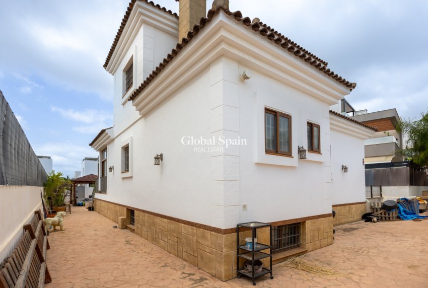 Wiederverkauf - VILLA -
LOS MONTESINOS - Costa Blanca