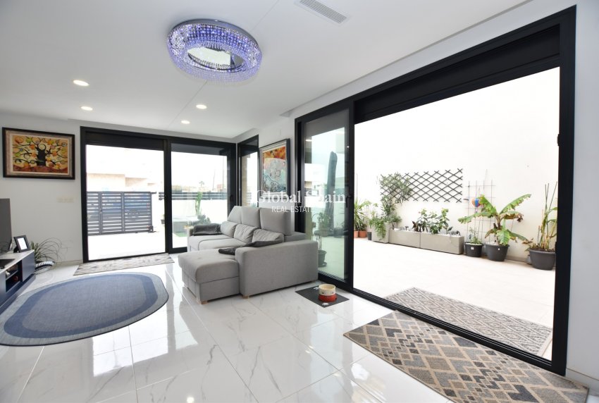 Wiederverkauf - VILLA -
LOS MONTESINOS - Costa Blanca