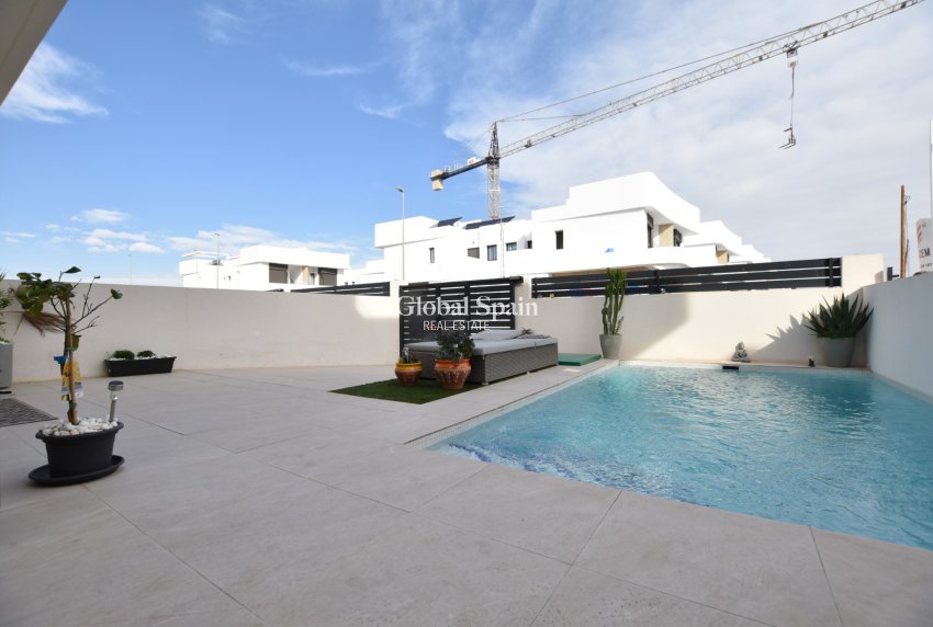 Wiederverkauf - VILLA -
LOS MONTESINOS - Costa Blanca