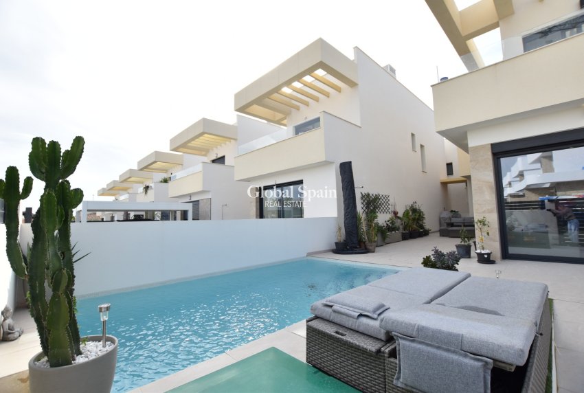 Wiederverkauf - VILLA -
LOS MONTESINOS - Costa Blanca