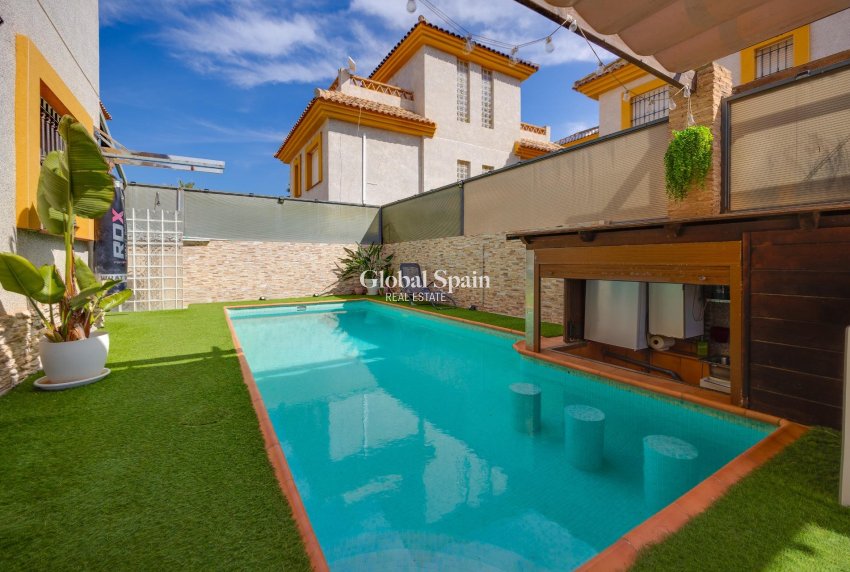 Wiederverkauf - VILLA -
LOS MONTESINOS - La Herrada