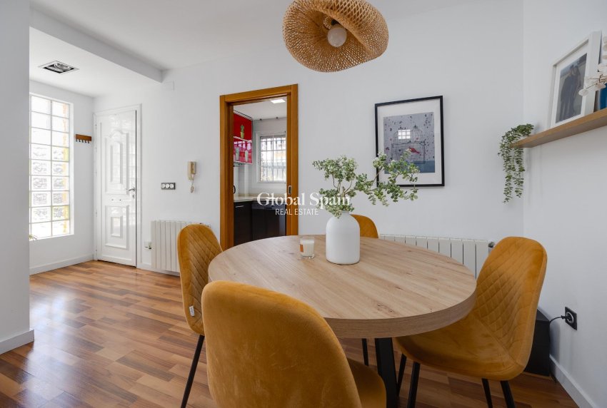 Wiederverkauf - VILLA -
LOS MONTESINOS - La Herrada
