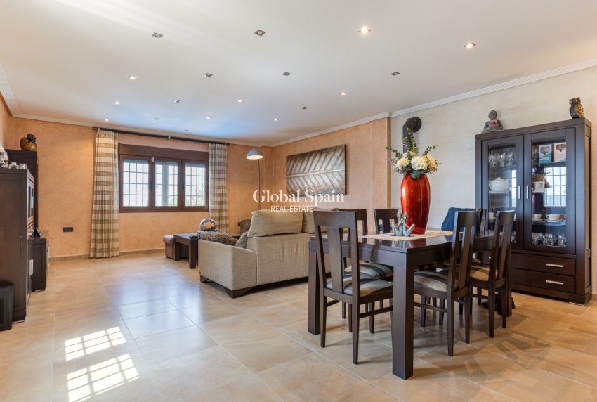 Wiederverkauf - Villa -
LOS MONTESINOS - La Herrada