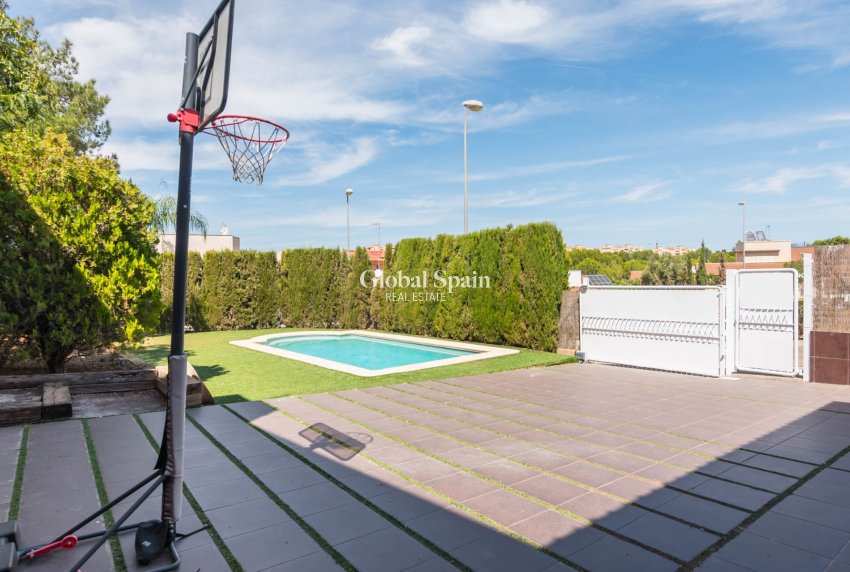 Wiederverkauf - VILLA -
MOLINA DEL SEGURA