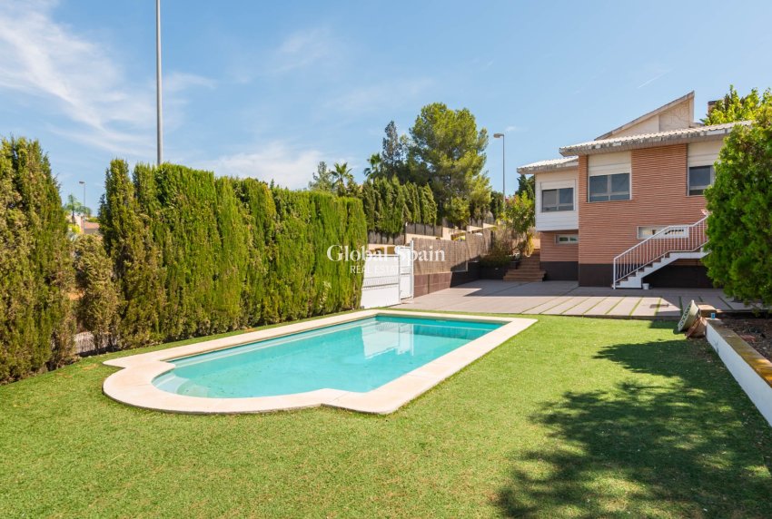 Wiederverkauf - VILLA -
MOLINA DEL SEGURA
