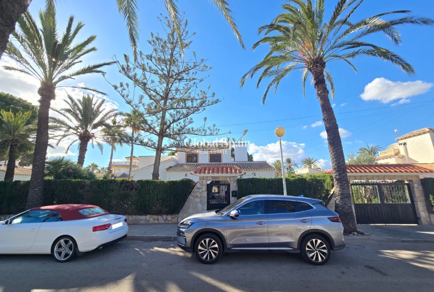 Wiederverkauf - Villa -
ORIHUELA COSTA - CABO ROIG