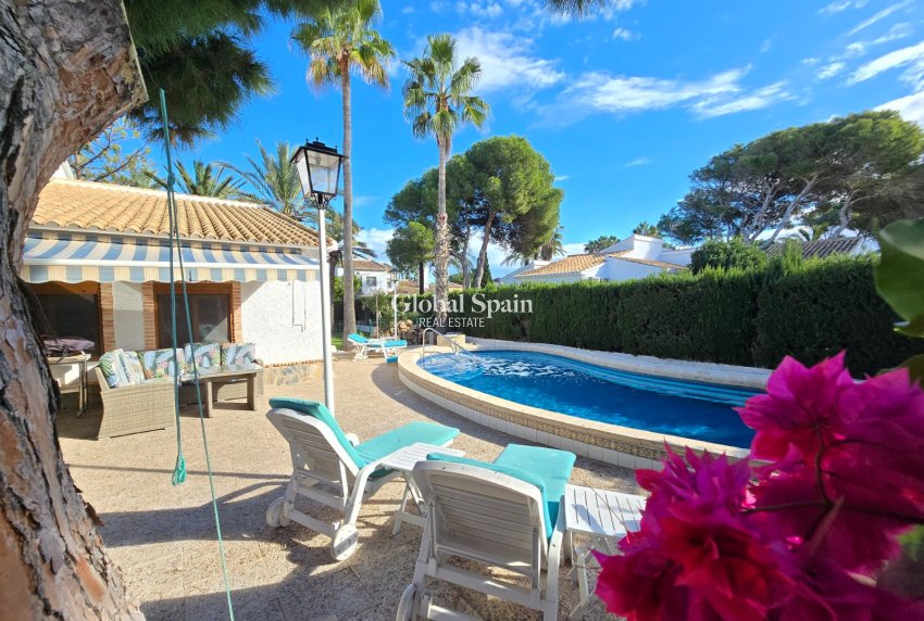 Wiederverkauf - Villa -
ORIHUELA COSTA - CABO ROIG