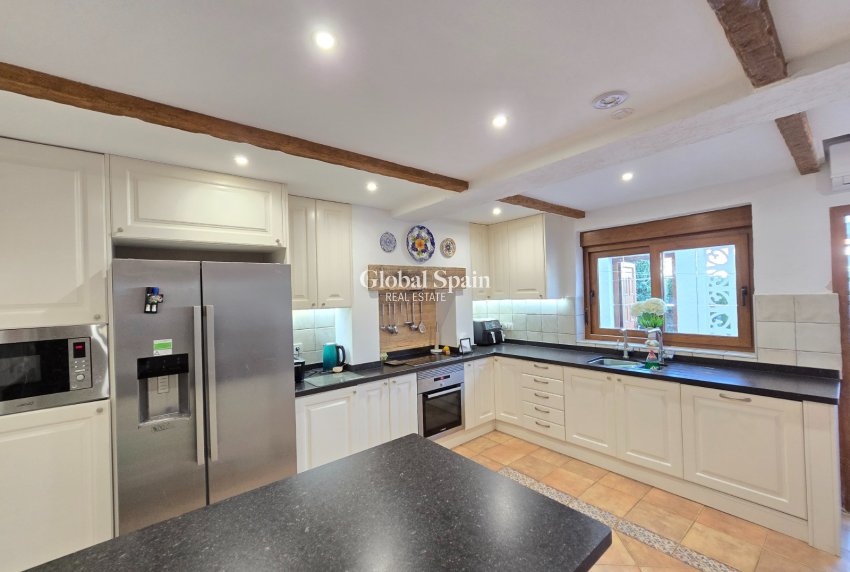 Wiederverkauf - Villa -
ORIHUELA COSTA - CABO ROIG