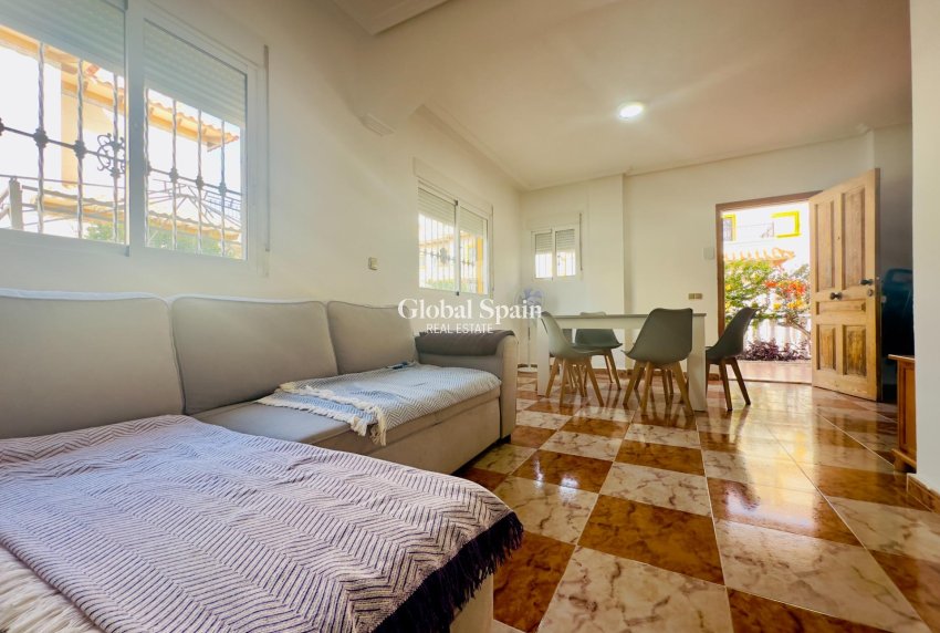 Wiederverkauf - VILLA -
ORIHUELA COSTA - CABO ROIG