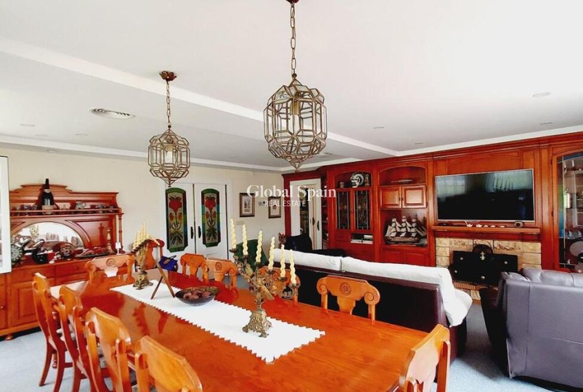 Wiederverkauf - VILLA -
ORIHUELA COSTA - CABO ROIG