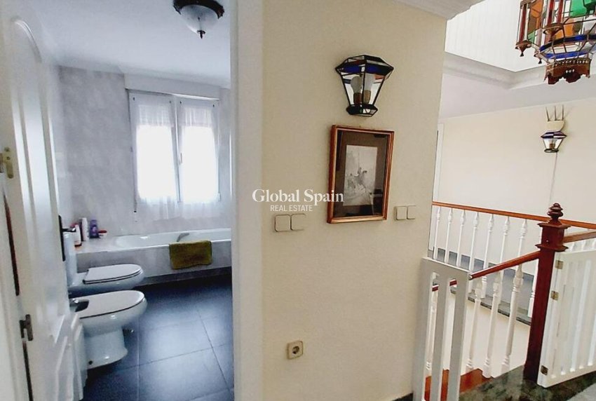 Wiederverkauf - VILLA -
ORIHUELA COSTA - CABO ROIG