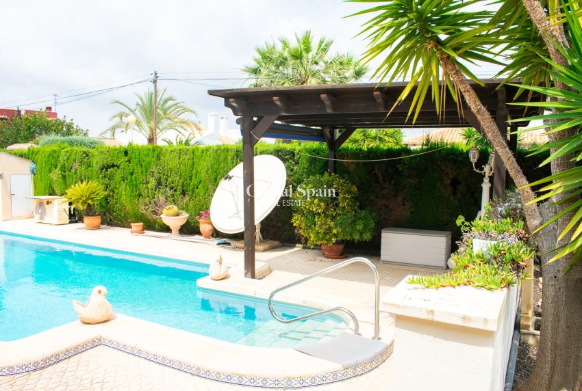 Wiederverkauf - VILLA -
ORIHUELA COSTA - Cabo Roig *