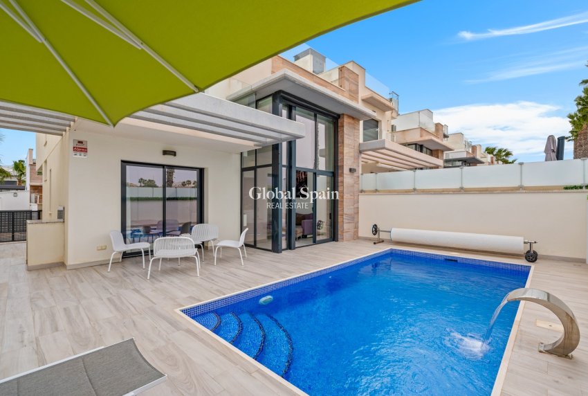 Wiederverkauf - VILLA -
ORIHUELA COSTA - CABO ROIG