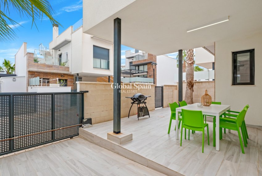 Wiederverkauf - VILLA -
ORIHUELA COSTA - CABO ROIG