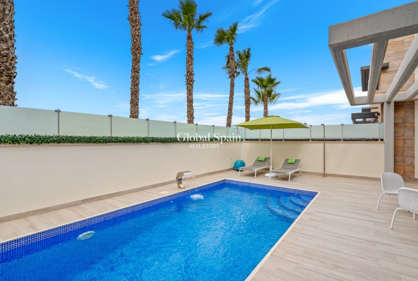 Wiederverkauf - VILLA -
ORIHUELA COSTA - CABO ROIG