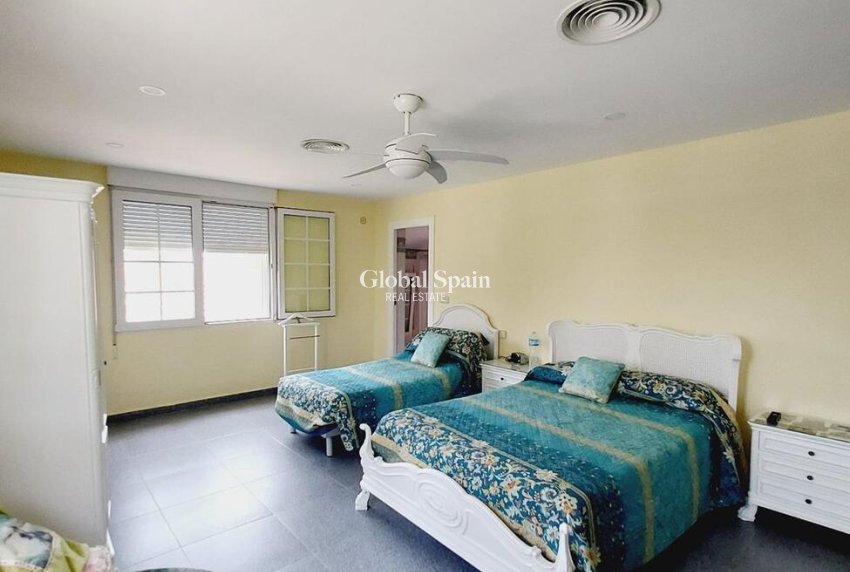 Wiederverkauf - VILLA -
ORIHUELA COSTA - CABO ROIG