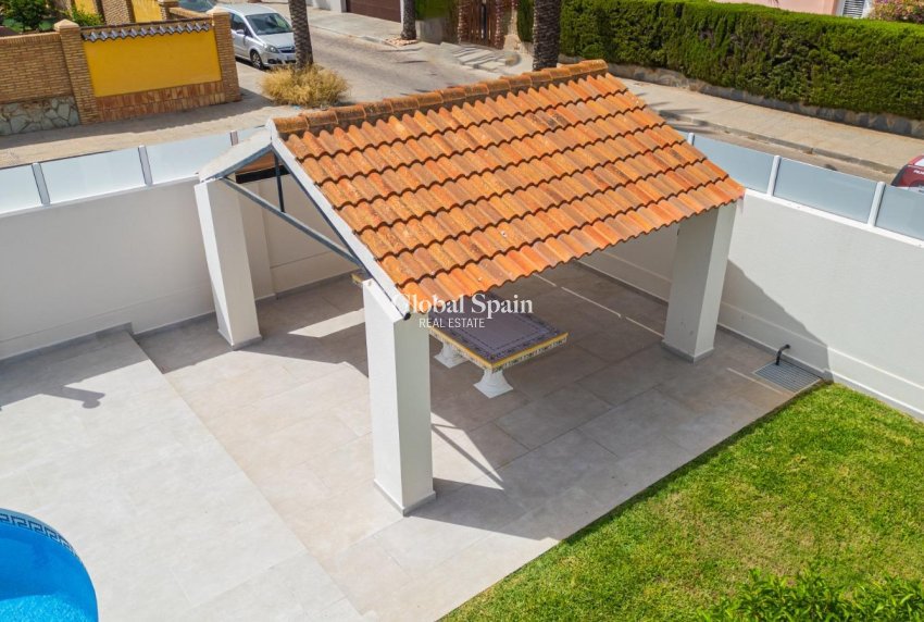 Wiederverkauf - VILLA -
ORIHUELA COSTA - CABO ROIG