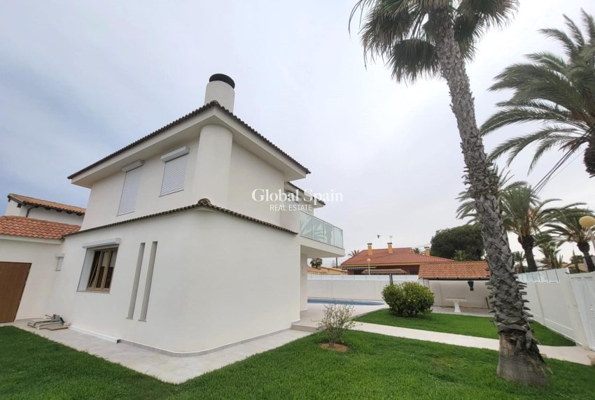 Wiederverkauf - VILLA -
ORIHUELA COSTA - CABO ROIG