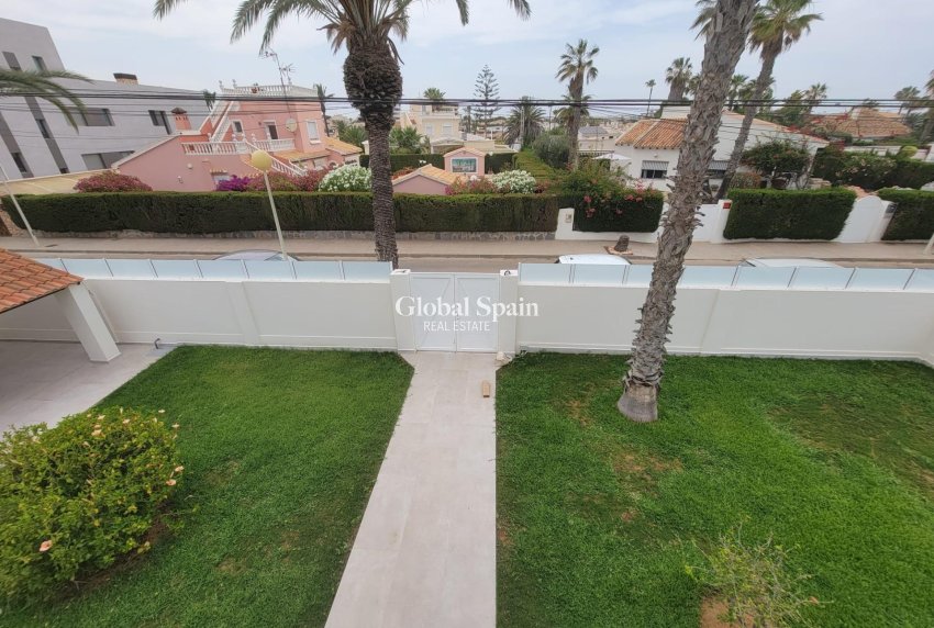 Wiederverkauf - VILLA -
ORIHUELA COSTA - CABO ROIG