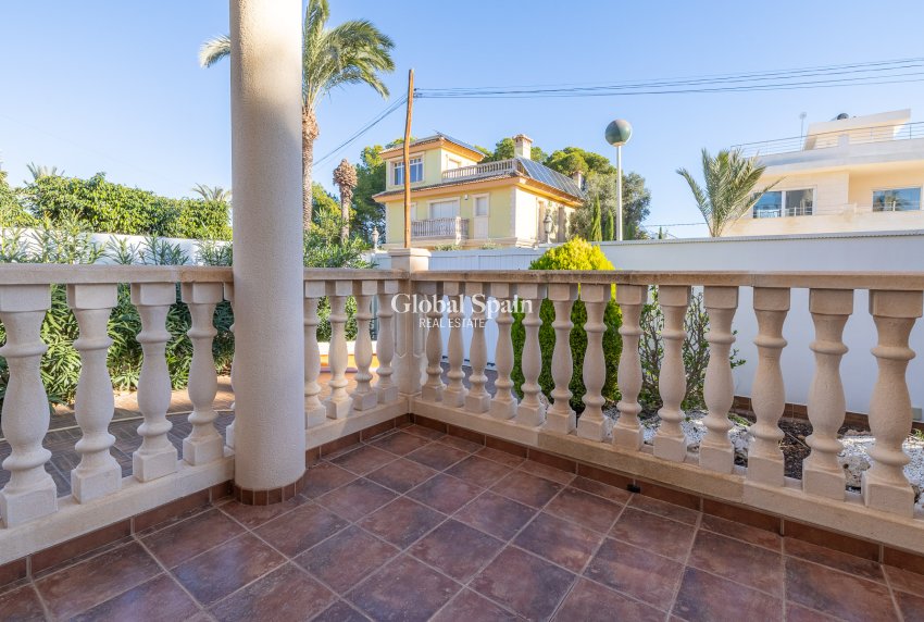 Wiederverkauf - Villa -
ORIHUELA COSTA - CABO ROIG