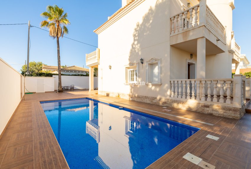 Wiederverkauf - Villa -
ORIHUELA COSTA - CABO ROIG