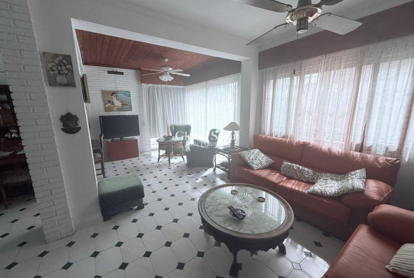 Wiederverkauf - VILLA -
ORIHUELA COSTA - CAMPOAMOR